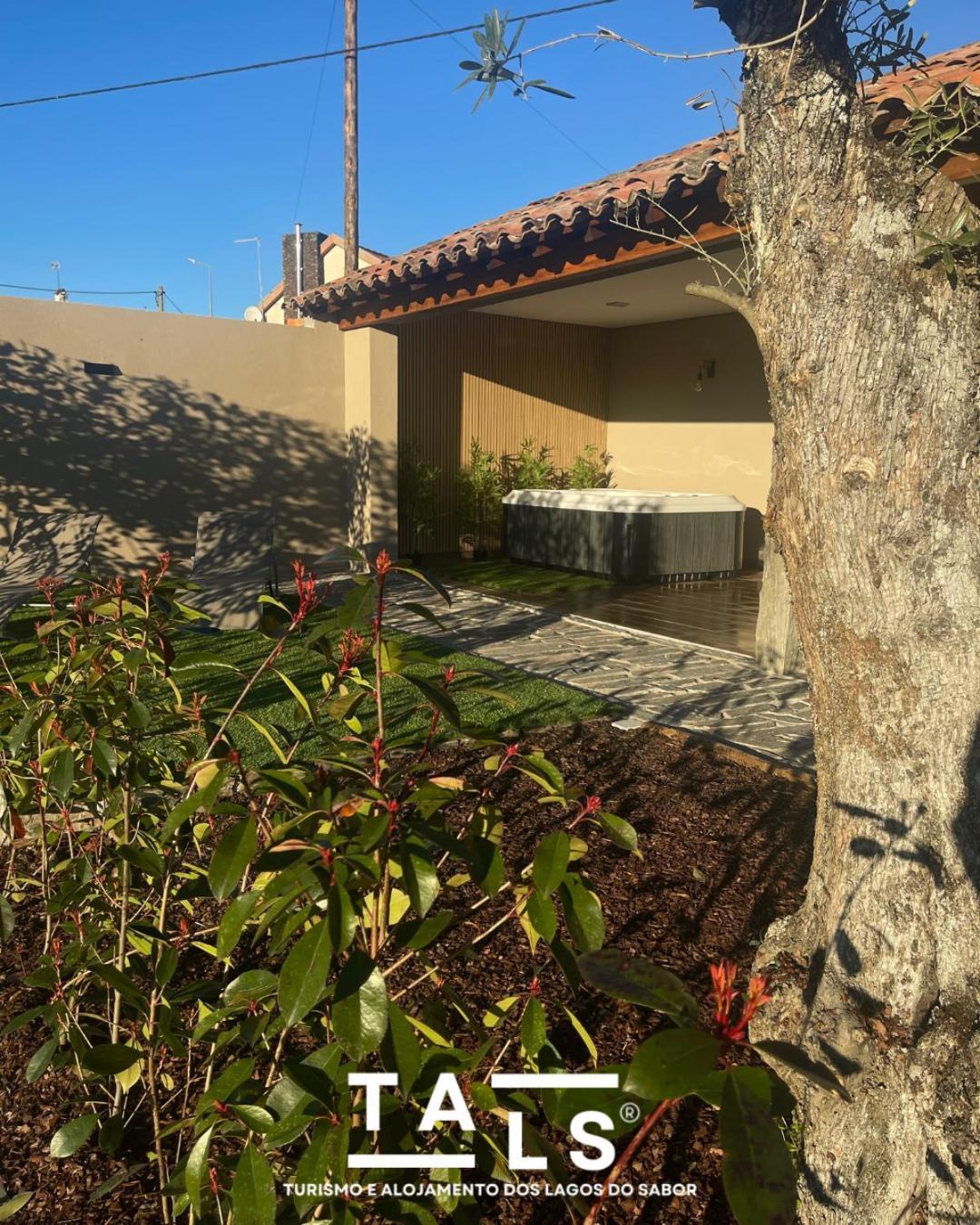 Turismo E Alojamento Dos Lagos Do Sabor - Piscina & Spa Meirinhos Exterior foto